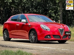 Alfa Romeo Giulietta - 1.7 TBi Quadrifoglio Verde | Org. NL | Clima | Cruise | Rosso Competizione | Navi | Leder