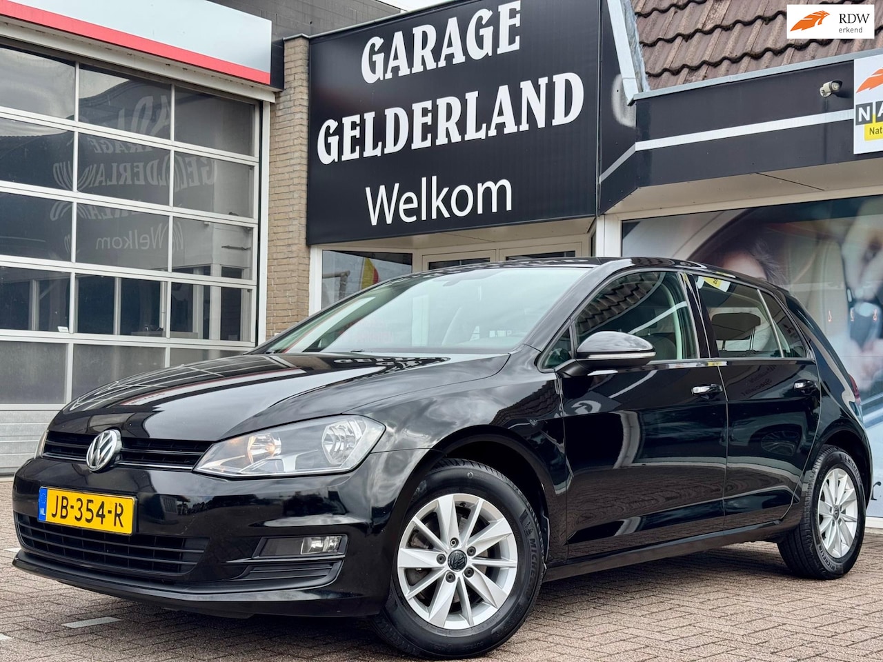 Volkswagen Golf - 1.2 TSI Lounge | Cruise | Climate | Stoelverw. | Pdc | Trekhaak | Iso | Flex | Full-option - AutoWereld.nl