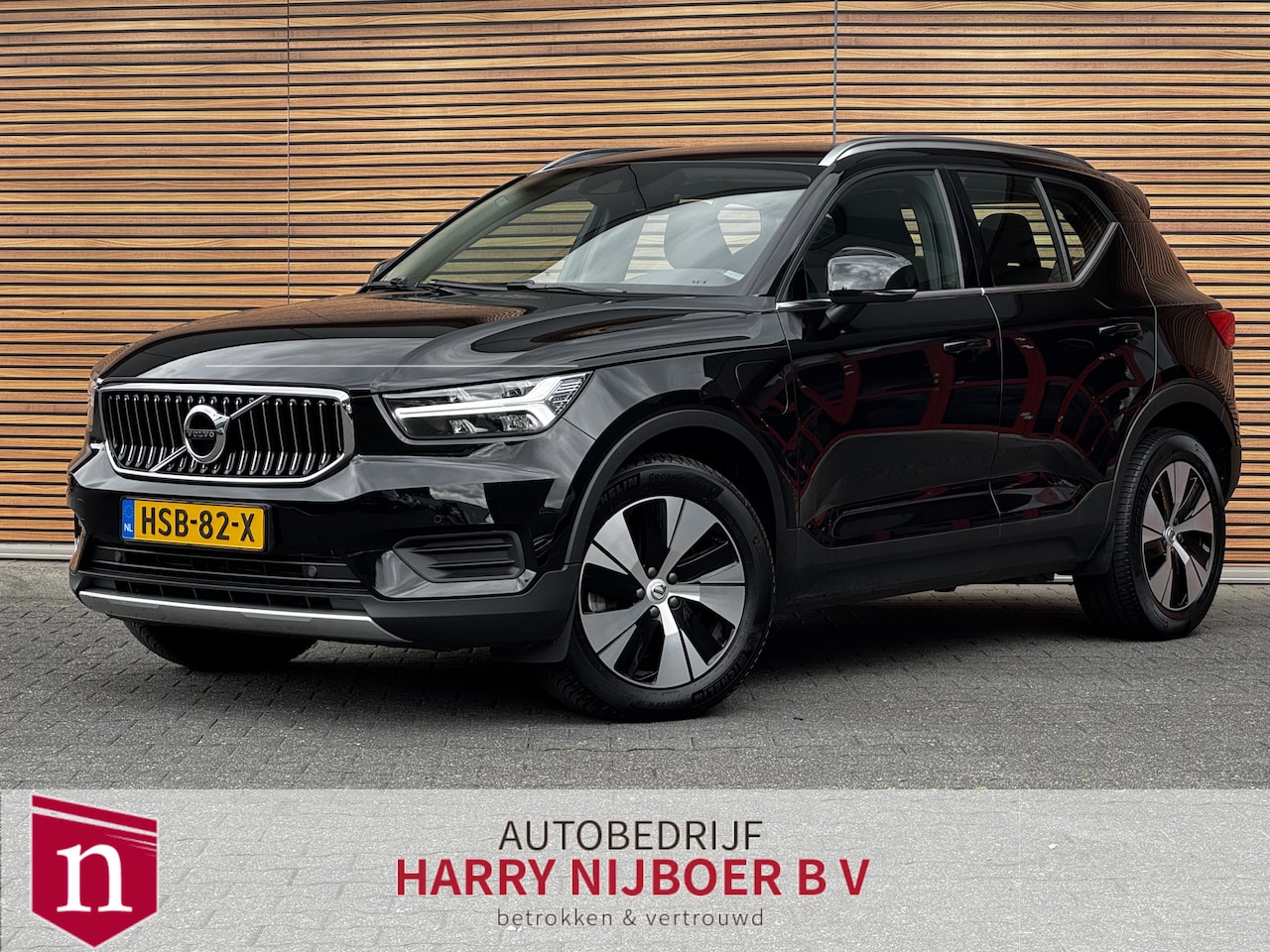 Volvo XC40 - 1.5 T4 Recharge Inscription Expression Parkeerhulp voor en achter / Navigatie / Camera - AutoWereld.nl