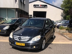 Mercedes-Benz B-klasse - 200 Automaat Keurig nette en goed rijdende B-klasse. Wordt afgeleverd incl nieuwe Apk keur