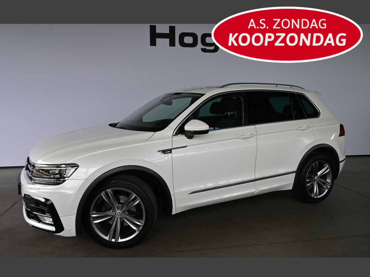 Volkswagen Tiguan - 1.4 TSI ACT R-LINE Connected Series Trekhaak Climate control Cruise control 100% Onderhoud - AutoWereld.nl