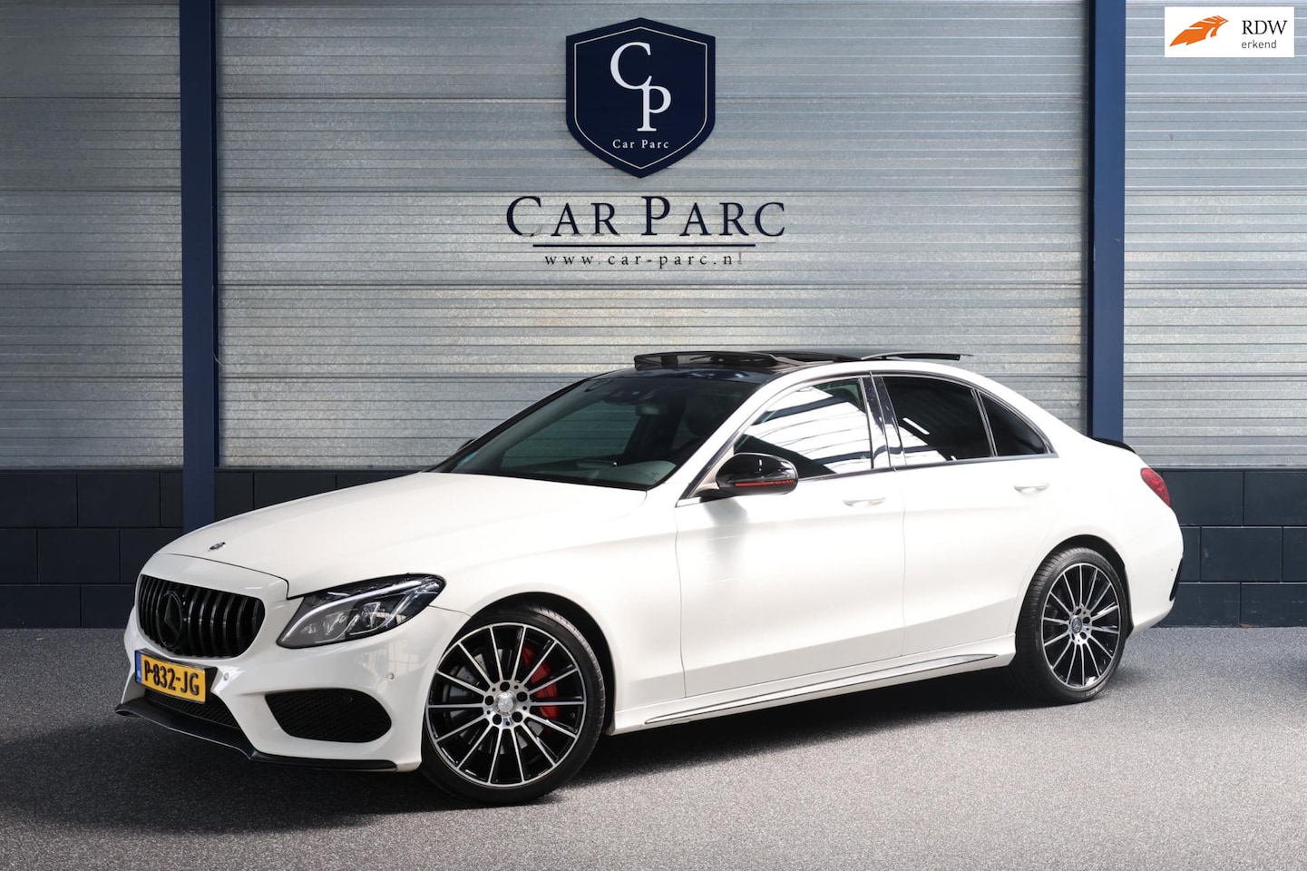 Mercedes-Benz C-klasse - 250 AMG Line LED/SFEER/PANO/LEER+S.VERWARMING/19" LMV/PDC/CRUISE/ECC/12 MND GARANTIE! - AutoWereld.nl