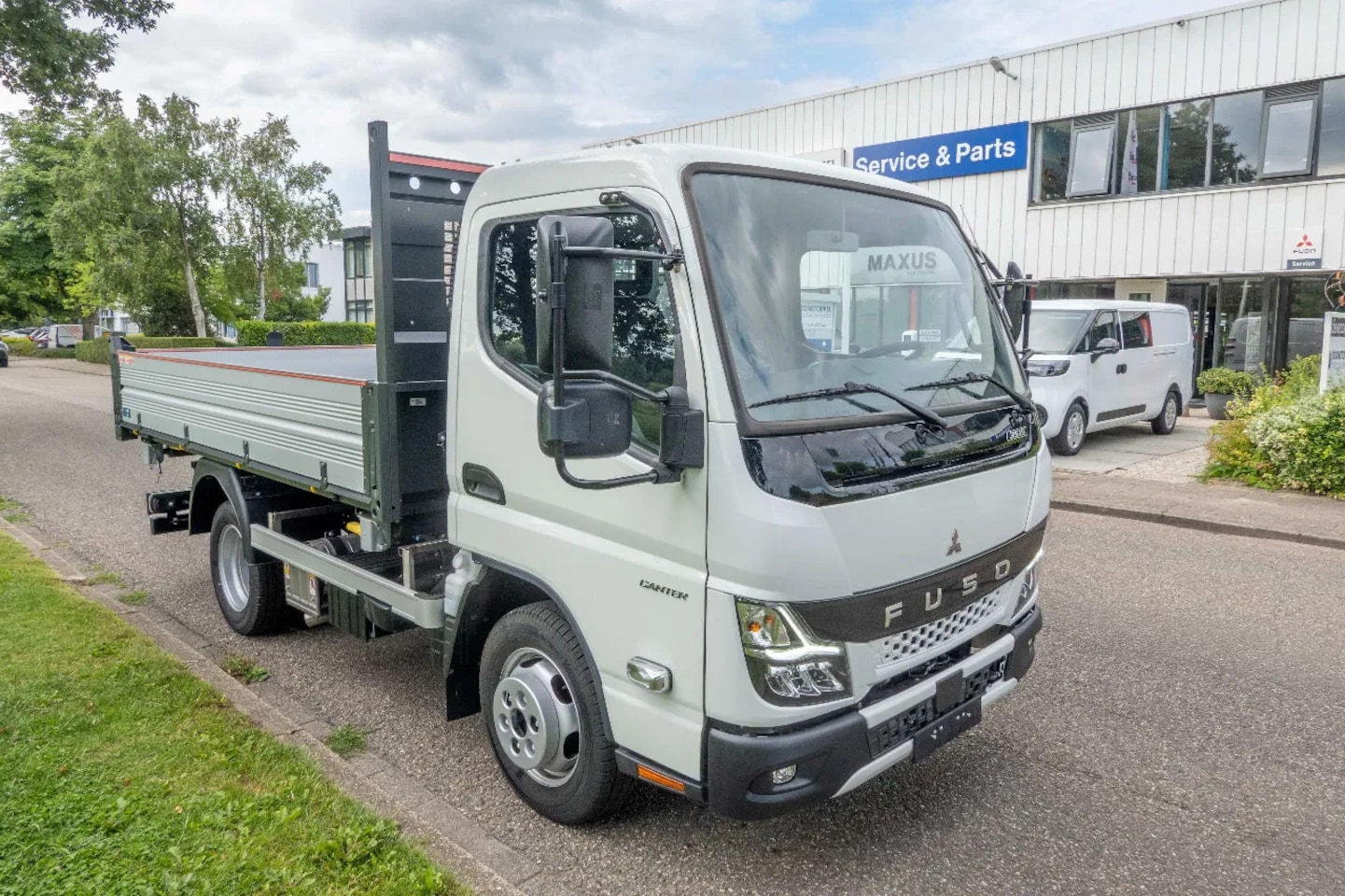 Fuso Canter - 3S15 / AMT / 250 met 3 zijden kieplaadbak - AutoWereld.nl