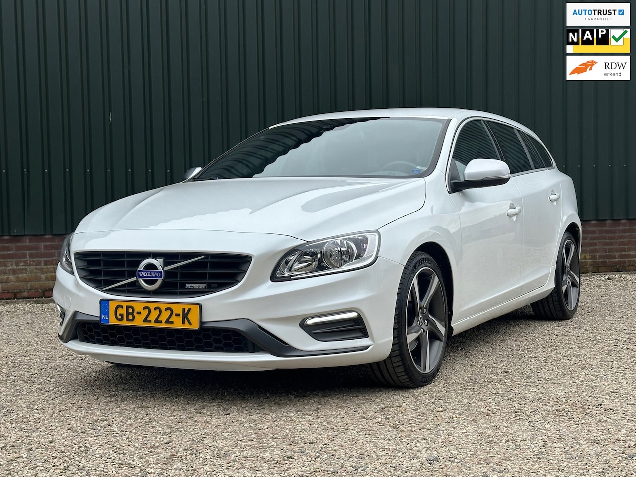 Volvo V60 - 1.6 T3 R-Design Automaat/124dkm/Origineel NL auto - AutoWereld.nl