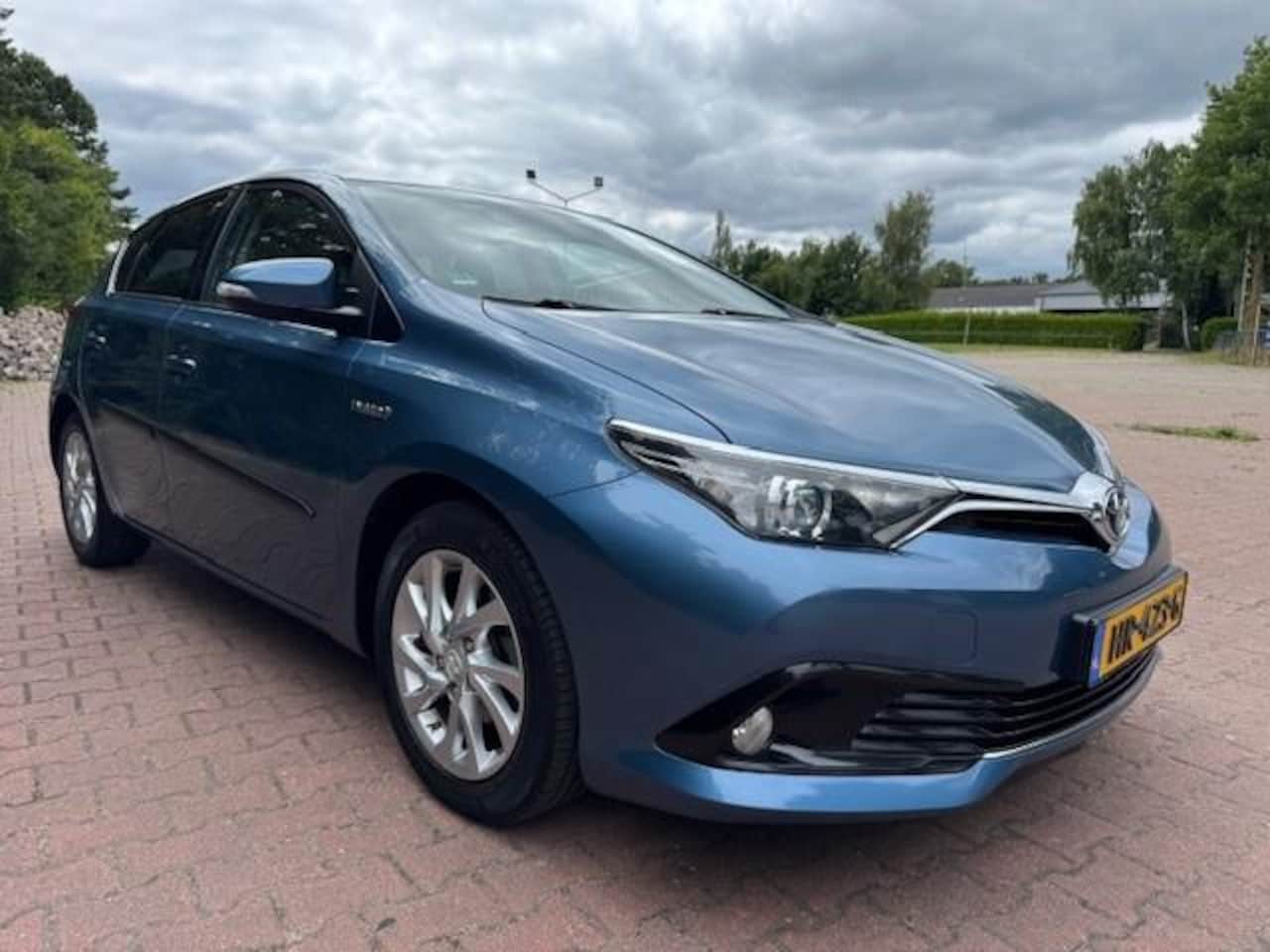 Toyota Auris - 1.8 HYBRID ASPIRATION/NAV/CAM/ECC/LMV - AutoWereld.nl