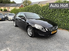 Volvo V60 - 2.0T Momentum Automaat | Leer | Navi | Autom. Airco | Cruise Control | PDC | LMV | Trekhaa