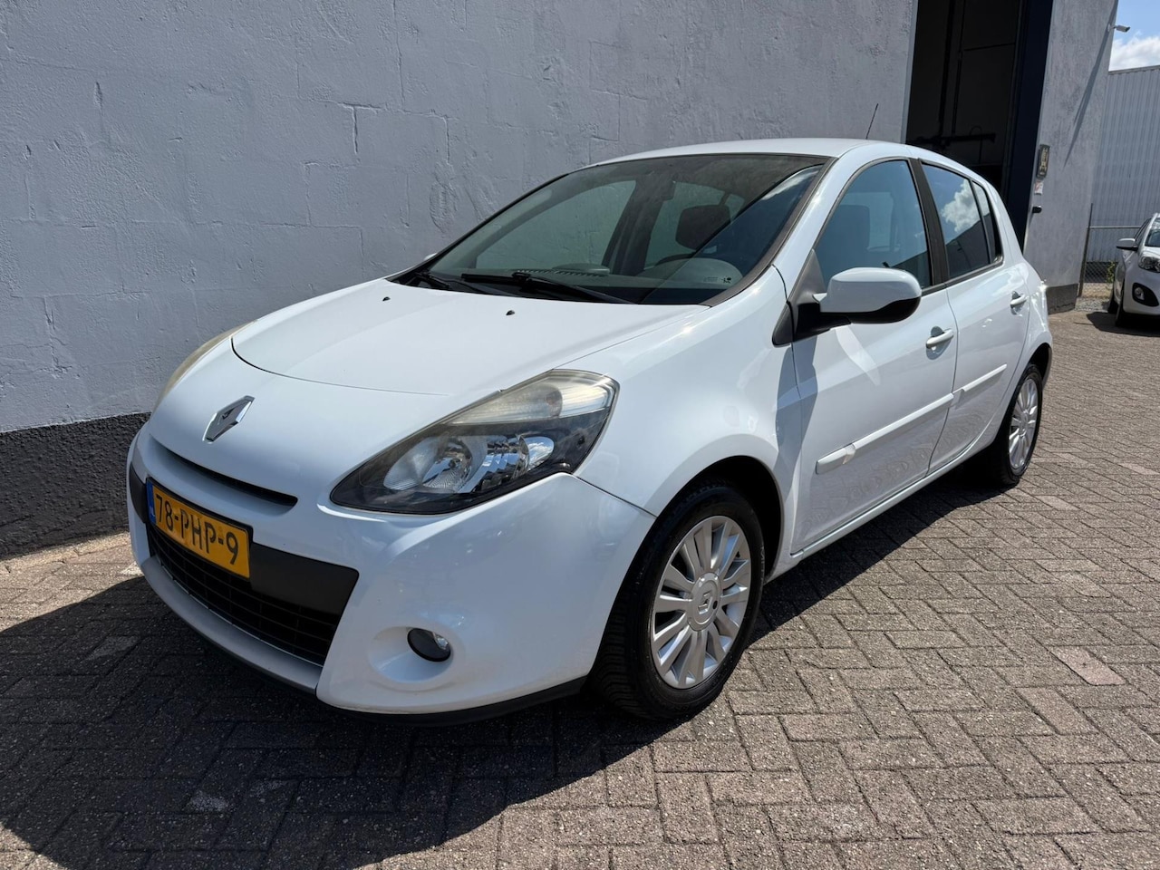 Renault Clio - 1.2 Collection 5-Deurs - Airco - LMV - AutoWereld.nl