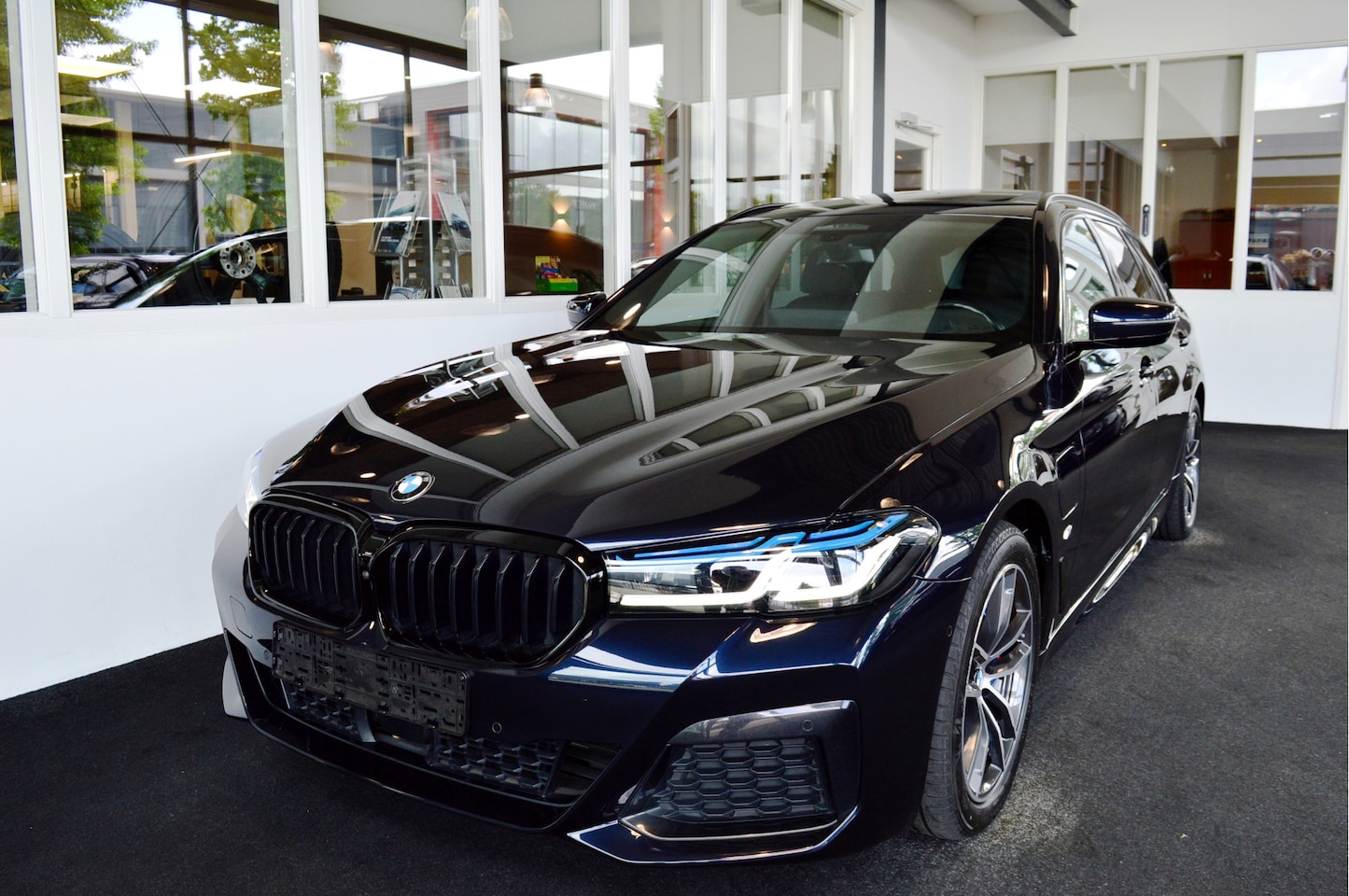 BMW 5-serie Touring - 530e Hybride M-Sportedition | Comf.Stoelen | Vol ! - AutoWereld.nl