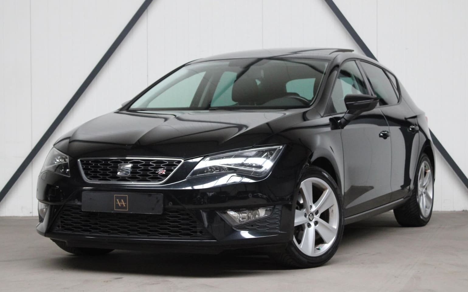 SEAT Leon - 1.4 EcoTSI FR l Panoramadak l LED l Bluetooth - AutoWereld.nl