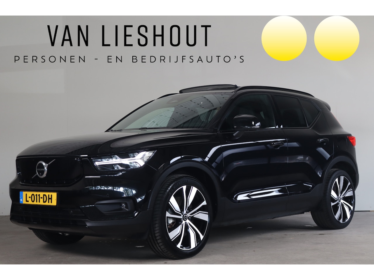 Volvo XC40 - Recharge P8 AWD R-Design NL-Auto!! Panoramadak I Leder - AutoWereld.nl
