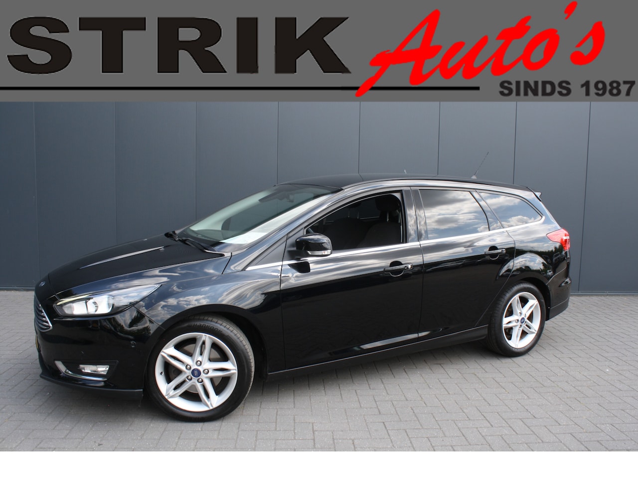 Ford Focus Wagon - 1.5 Titanium - NAVIGATIE - CAMERA - TREKHAAK - PDC - RIJKLAAR - AutoWereld.nl