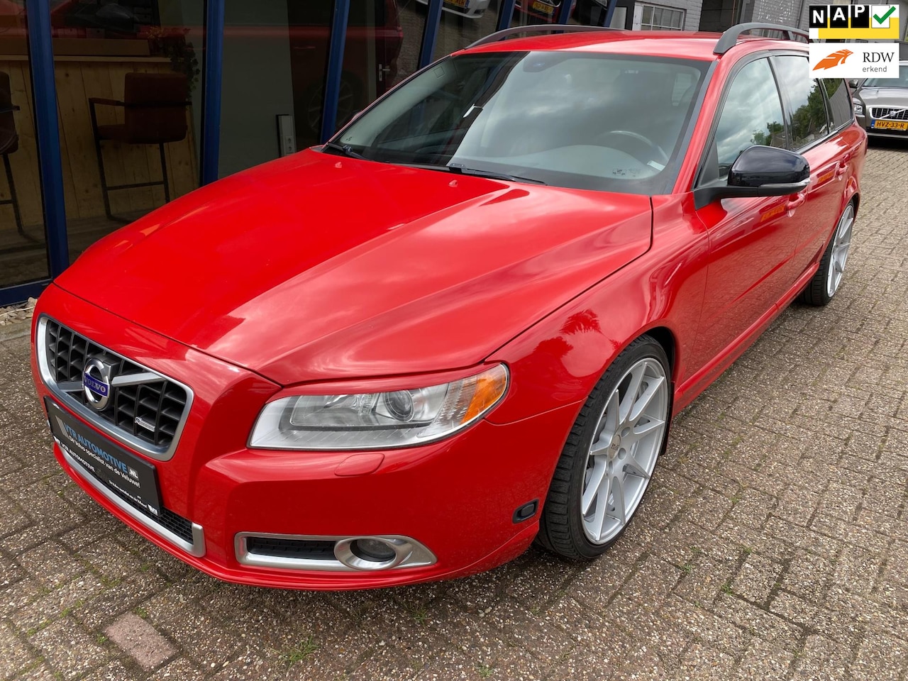 Volvo V70 - 2.5FT R-Design Automaat 230PK LEER / XENON / PDC / ECC - AutoWereld.nl