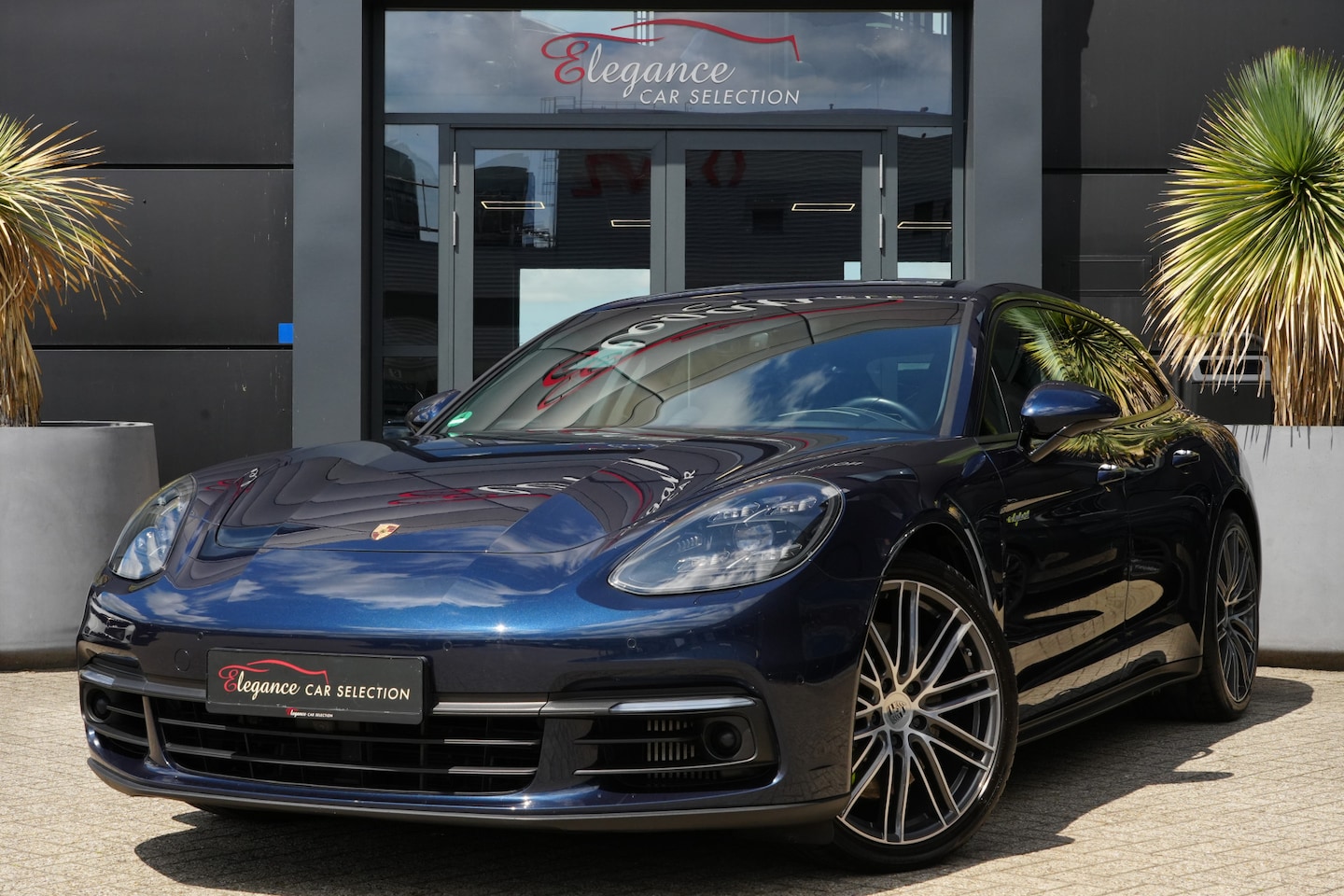 Porsche Panamera Sport Turismo - 2.9 4 E-Hybrid 470pk Stoelverwarming/Navigatie/360Camera - AutoWereld.nl