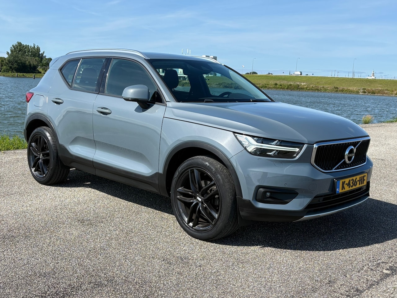 Volvo XC40 - 1.5 T3 R-Design/Aut/Navi/Nardo Grey/ECC/Vol Opties - AutoWereld.nl