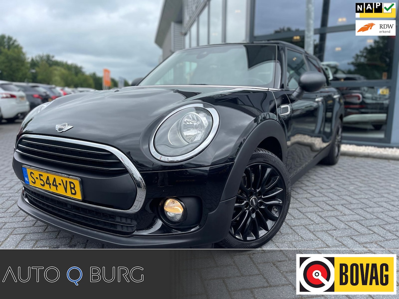 MINI Clubman - Mini 1.5 One D Chili Serious Business | Automaat | Panorama | PDC | Cruise | Stoelverwarmi - AutoWereld.nl