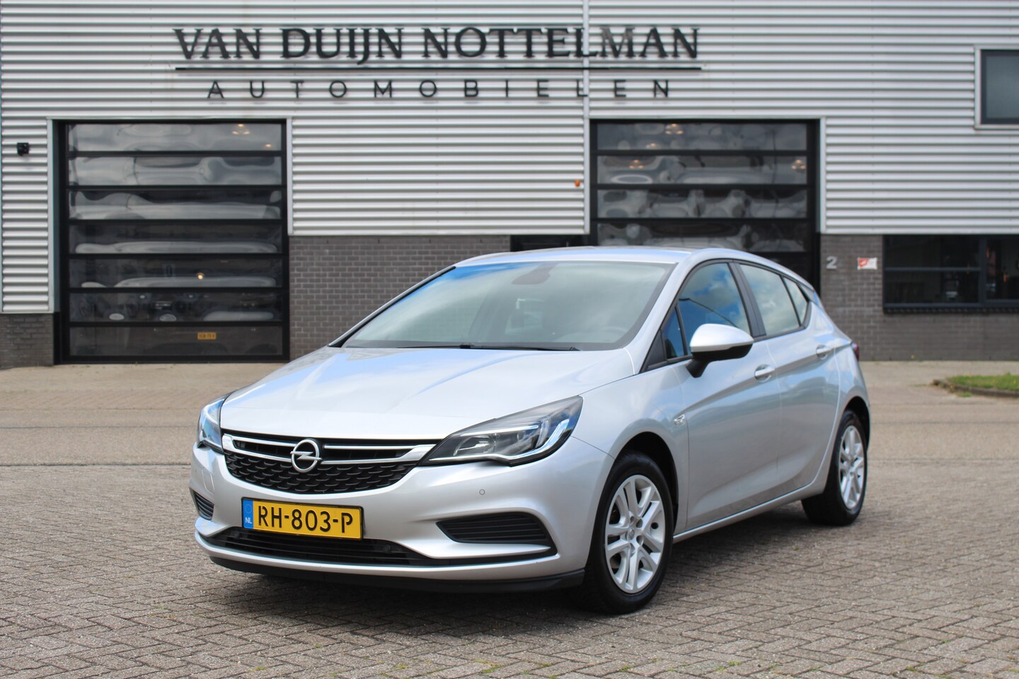 Opel Astra - 1.0 Online Edition / Carplay / PDC / N.A.P. - AutoWereld.nl