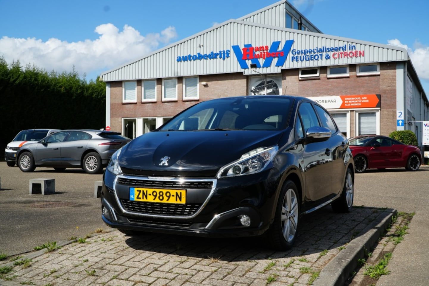 Peugeot 208 - SIGNATURE 1.2-82PK 5-DEURS incl. 12 maanden garantie en rijklaar - AutoWereld.nl