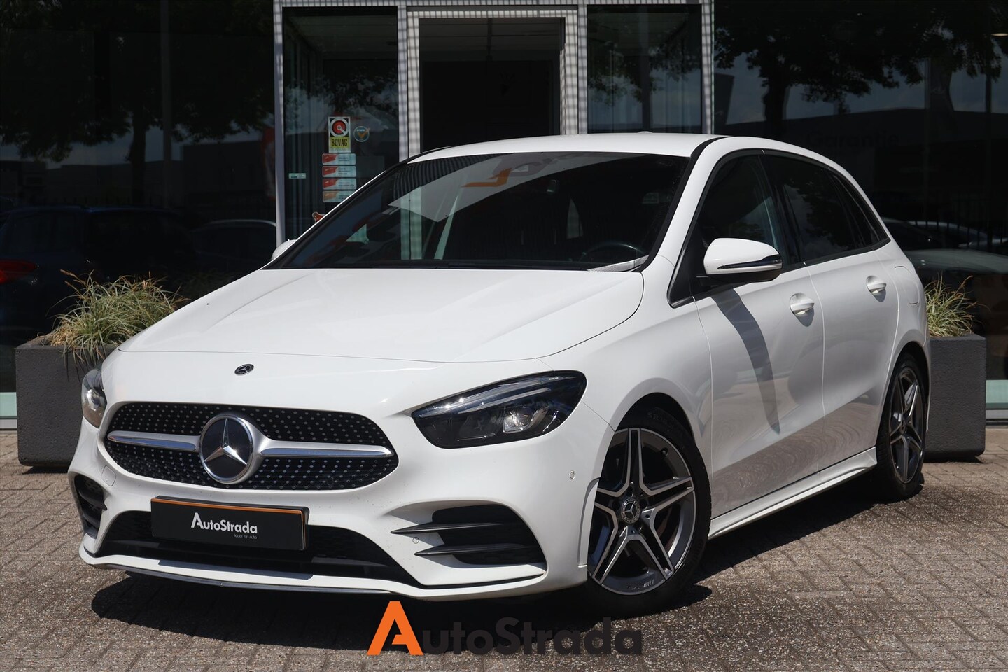Mercedes-Benz B-klasse - B180 AMG-Line 136PK 7G-DCT | LED | Camera | DAB | Cruise | Climate | Navi | Sfeerverlichti - AutoWereld.nl