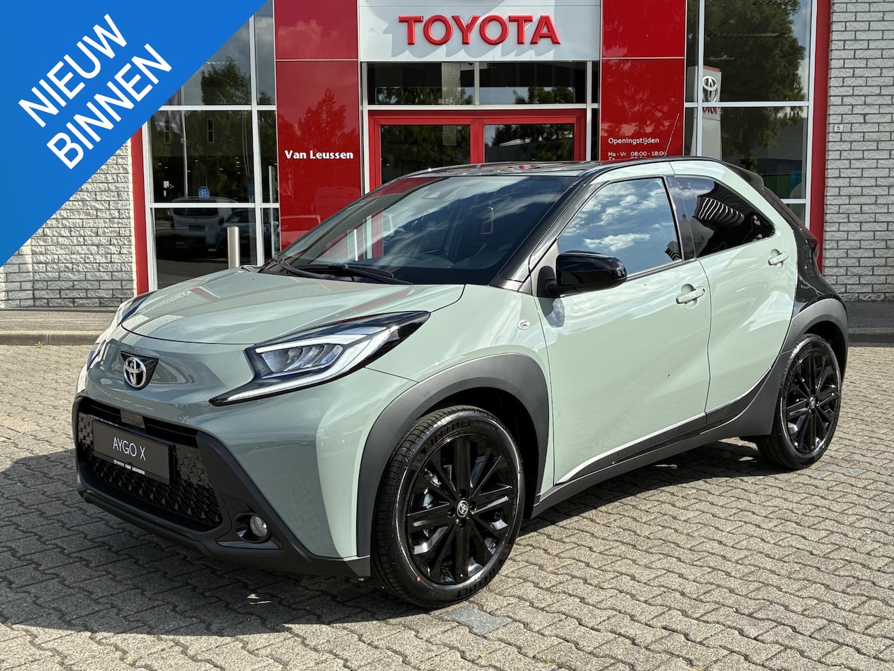 Toyota Aygo X - 1.0 VVT-i S-CVT PULSE NL-AUTO NIEUW EN DIRECT LEVERBAAR!! AUTOMAAT DESIGN PACK LED 18'' LM - AutoWereld.nl