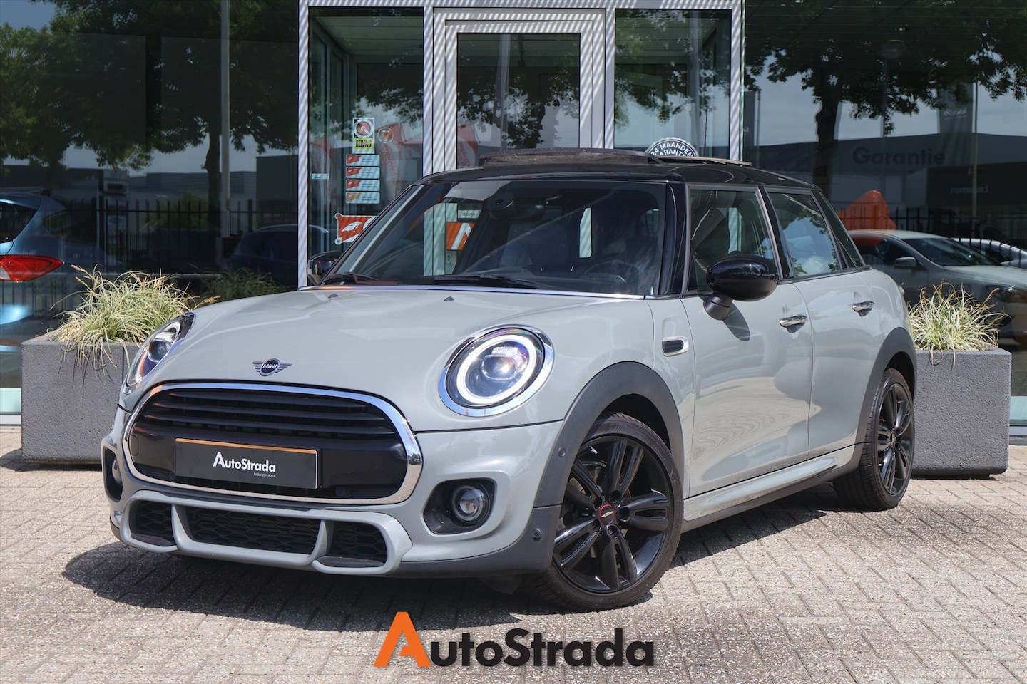 MINI John Cooper Works - JCW 136pk | Keyless | Pano | Carplay | Virtual | Navi | Stoelverwarming | Climate | Cruise - AutoWereld.nl