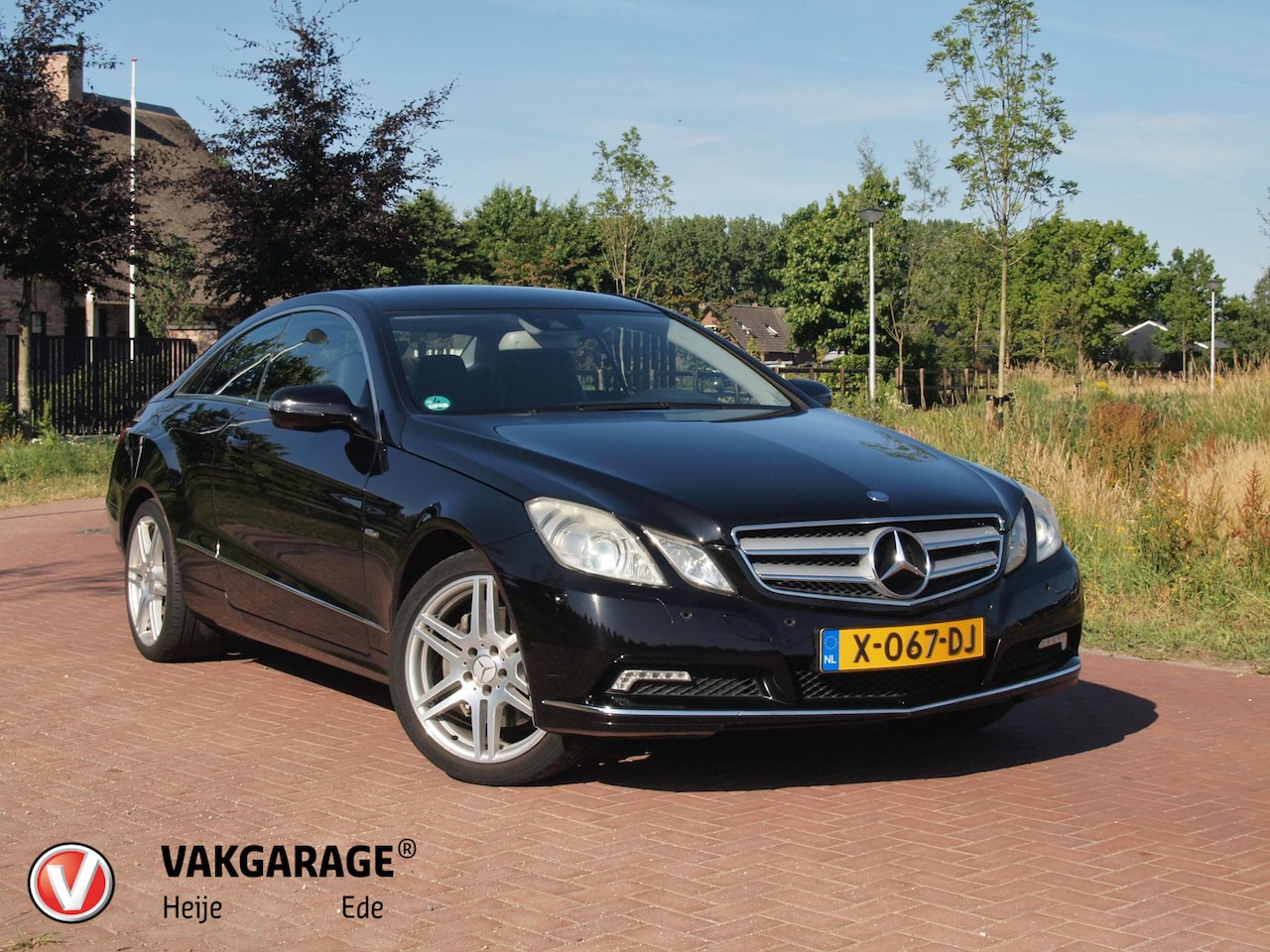 Mercedes-Benz E-klasse Coupé - 350 CGI Elegance youngtimer | 6 cilinder  | Automaat | Leer | Parkeersensoren | Bluetooth - AutoWereld.nl