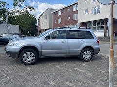 Mitsubishi Outlander Sport - 2.0 Invite+| CLIMA | TREKHAAK | ELEK RAMEN