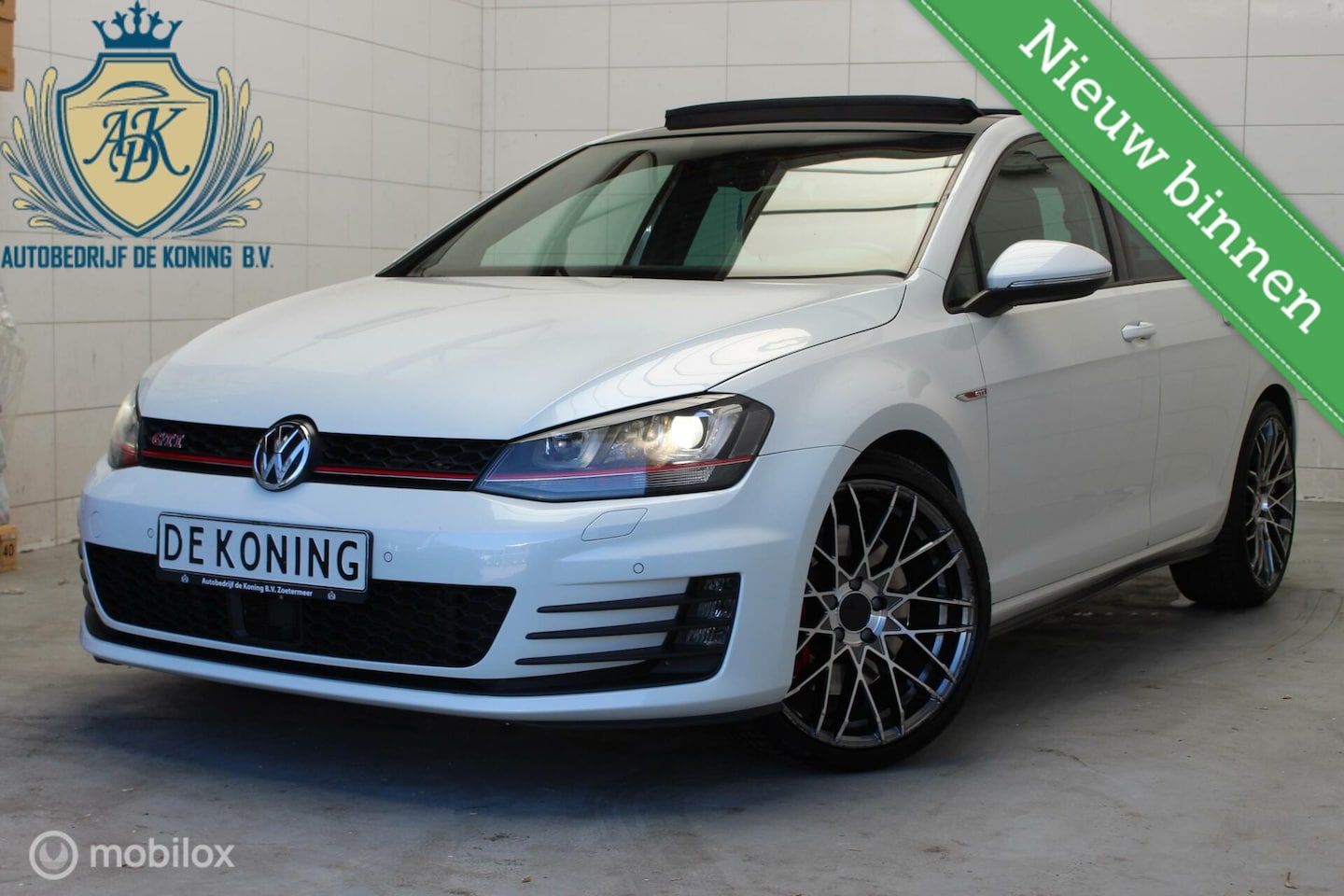 Volkswagen Golf - 2.0 TSI GTI Performance I PANO I LED - AutoWereld.nl