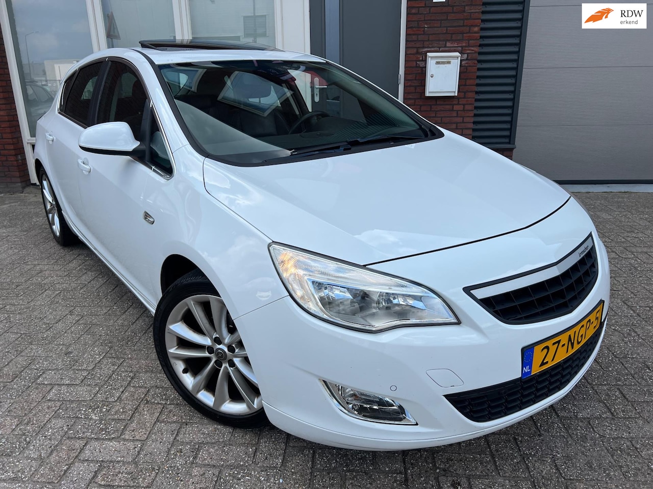 Opel Astra - 1.4 Turbo Cosmo / Pano / Navi / Leder / Infinity / PDC - AutoWereld.nl