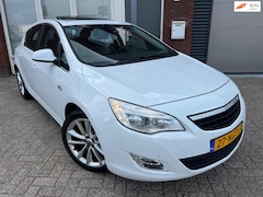 Opel Astra - 1.4 Turbo Cosmo / Pano / Navi / Leder / Infinity / PDC