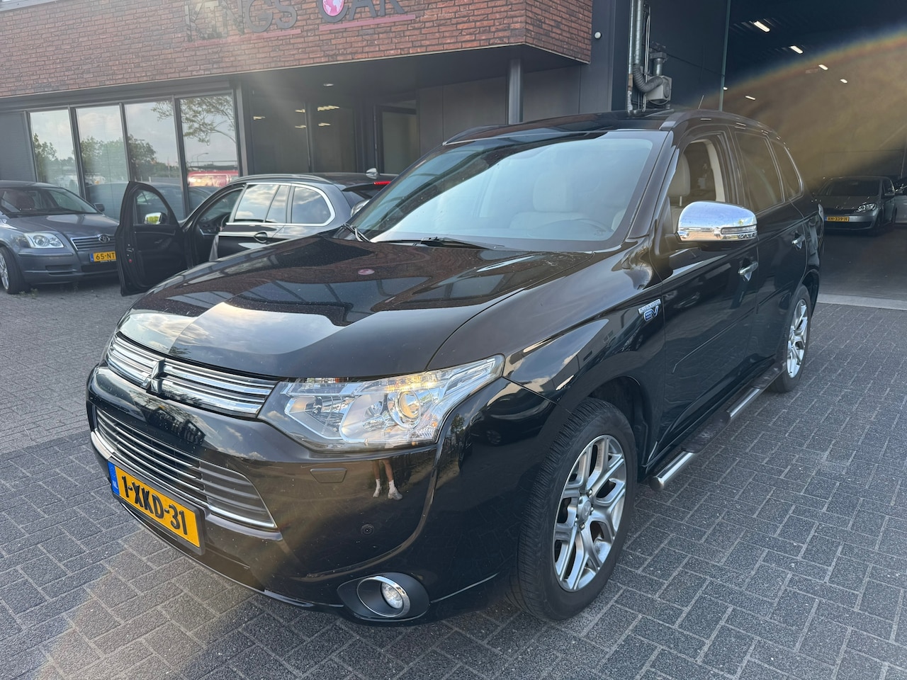 Mitsubishi Outlander - 2.0 PHEV Instyle+ LPG G3 LEDER XENON SCHUIFDAK TREKHAAK - AutoWereld.nl