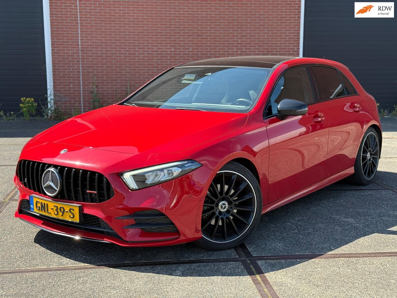 Mercedes-Benz A-klasse - 200 Premium AMG UIT gevoerd km 110 .000 - AutoWereld.nl