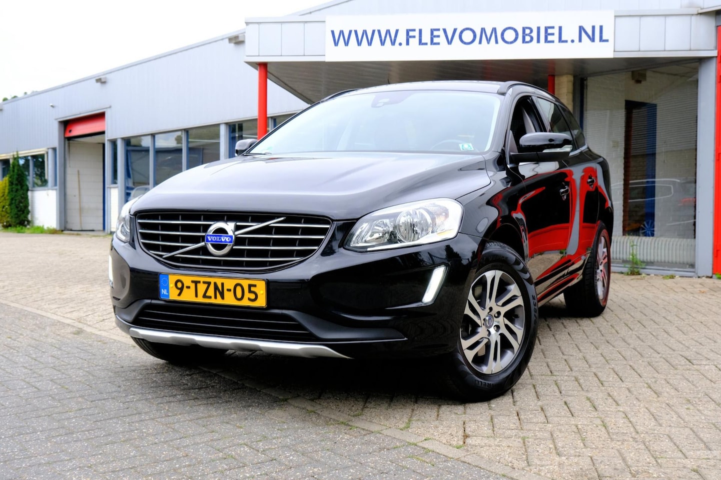 Volvo XC60 - 2.0 D4 181pk FWD Momentum Aut. Navi|Half Leder|Clima|LMV - AutoWereld.nl