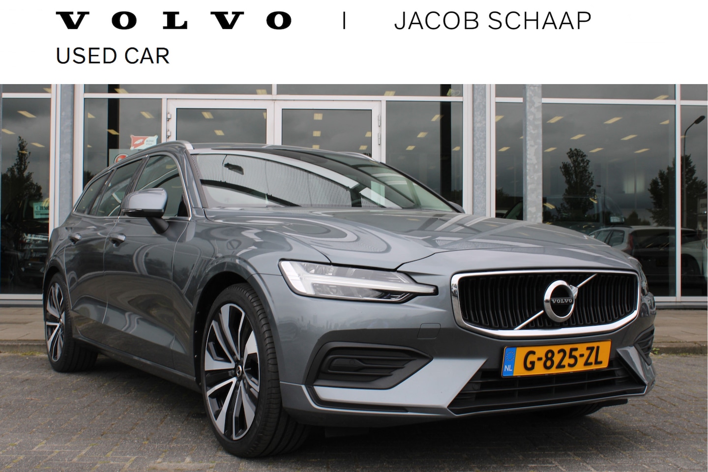 Volvo V60 - T4 Automaat Momentum Pro | Verw. Stoelen & stuurwiel | 19" LMV | Verw. Achterbank | Standk - AutoWereld.nl