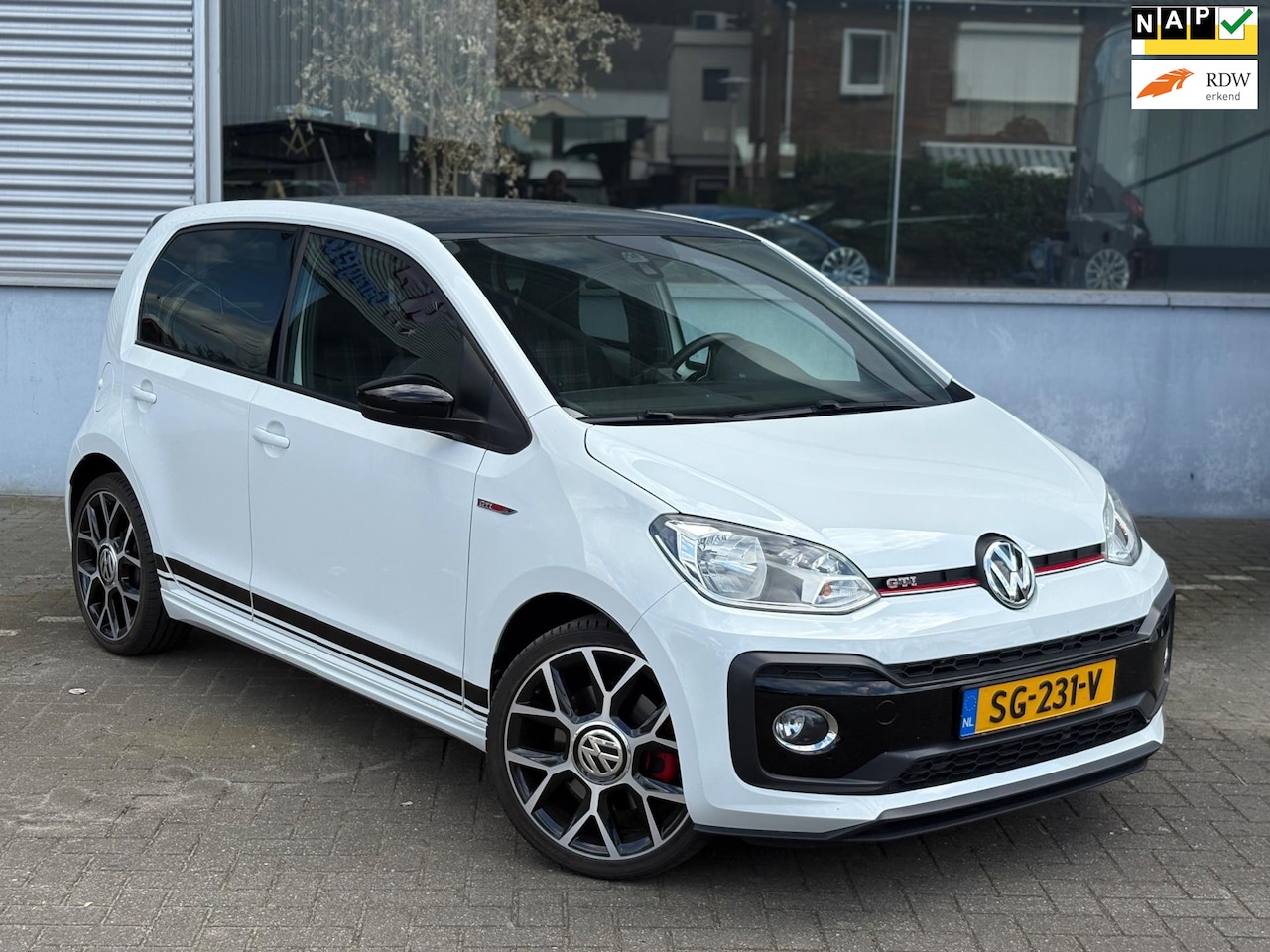 Volkswagen Up! - 1.0 TSI GTI | 17” LMV | Stoelverwarming | A.Camera | Sportstoelen | - AutoWereld.nl