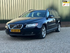 Volvo V70 - 2.5T Kinetic/17 inch/Trekhaak/Dealeronderhouden