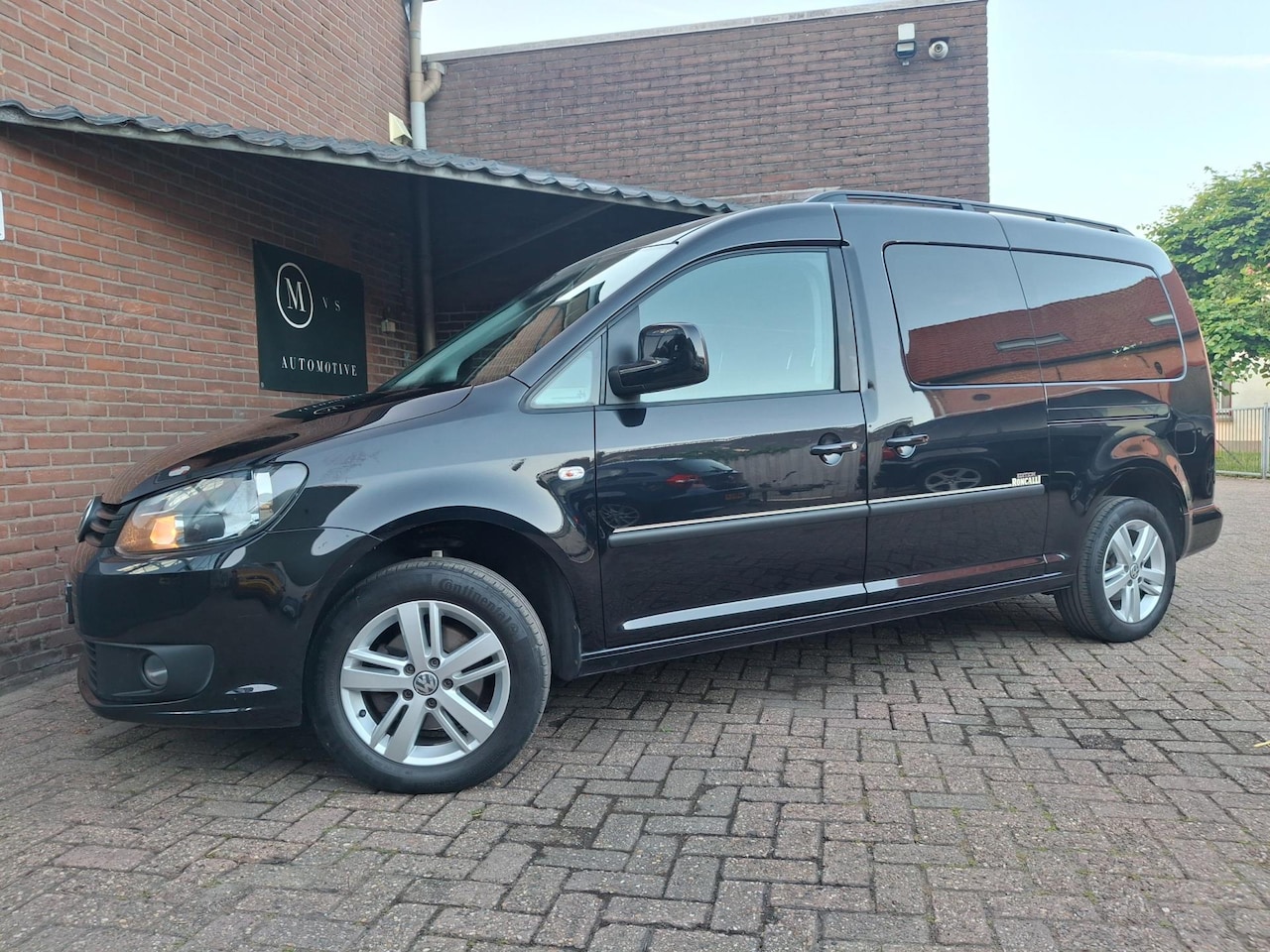 Volkswagen Caddy Maxi - 1.2 TSI Comfortline 105PK Airco / 7 Zitplaatsen / Parkeer Sensoren / Privacy Glas / 2 Schu - AutoWereld.nl