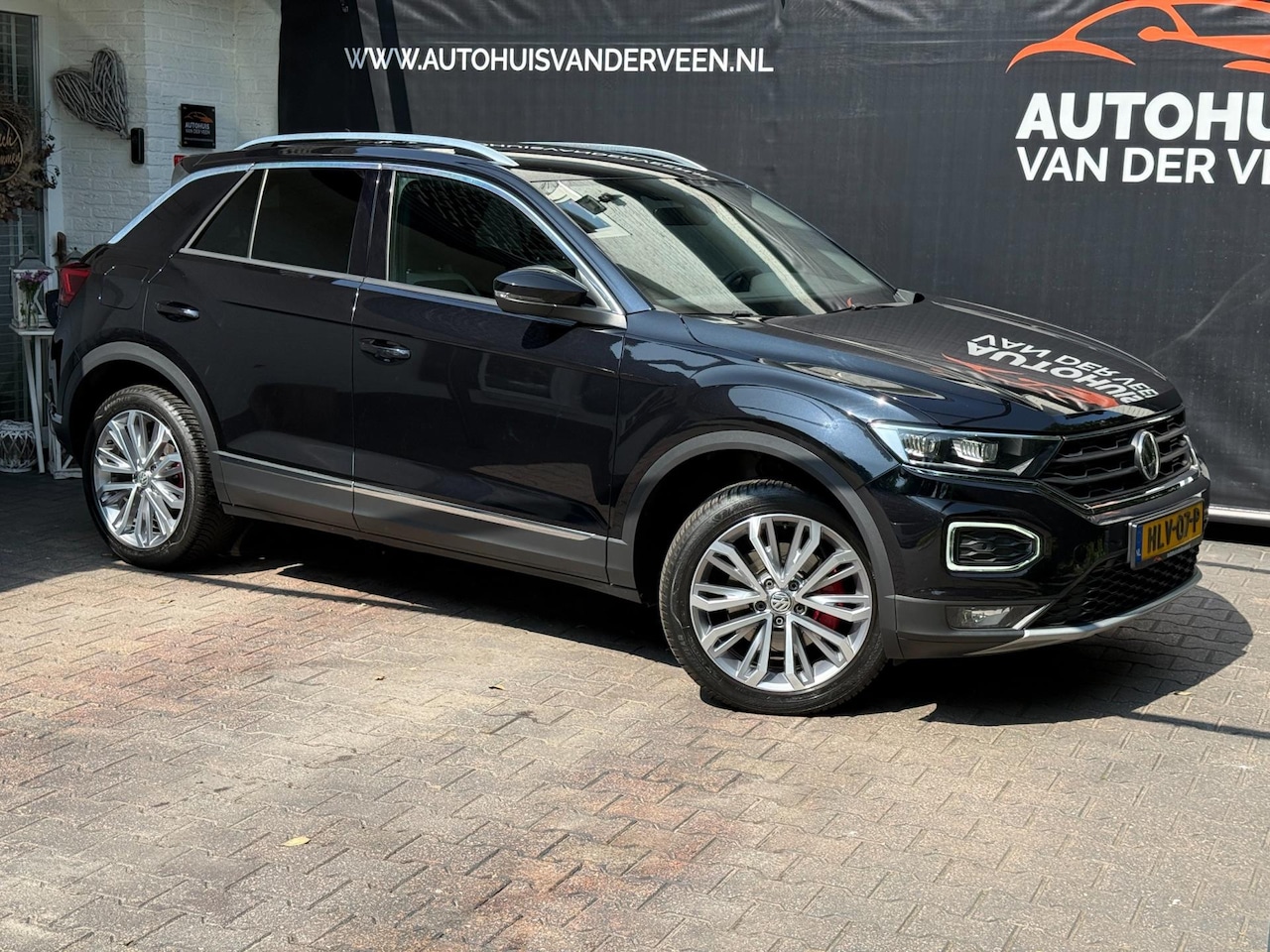 Volkswagen T-Roc - 2.0 TSI 4Motion Sport Virtual/ACC/Trekhaak/Etc - AutoWereld.nl