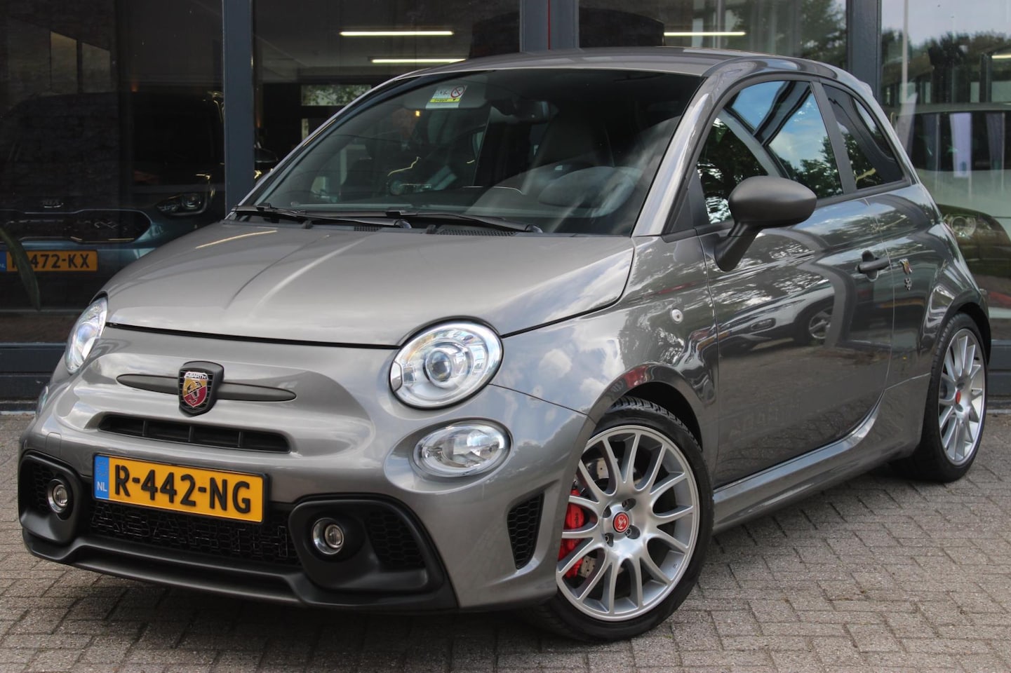 Fiat 500 Abarth - 1.4 T-Jet Competizione | Sabelt schaalstoelen | Beats Audio | Telefoonvoorbereiding | Park - AutoWereld.nl