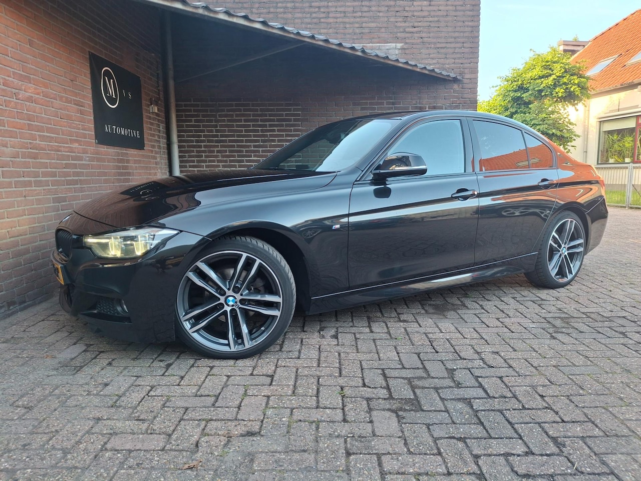 BMW 3-serie - 320i Edition M Sport Edition 184PK / Apple Carplay / Navigatie / Led Verlichting / Lederen - AutoWereld.nl