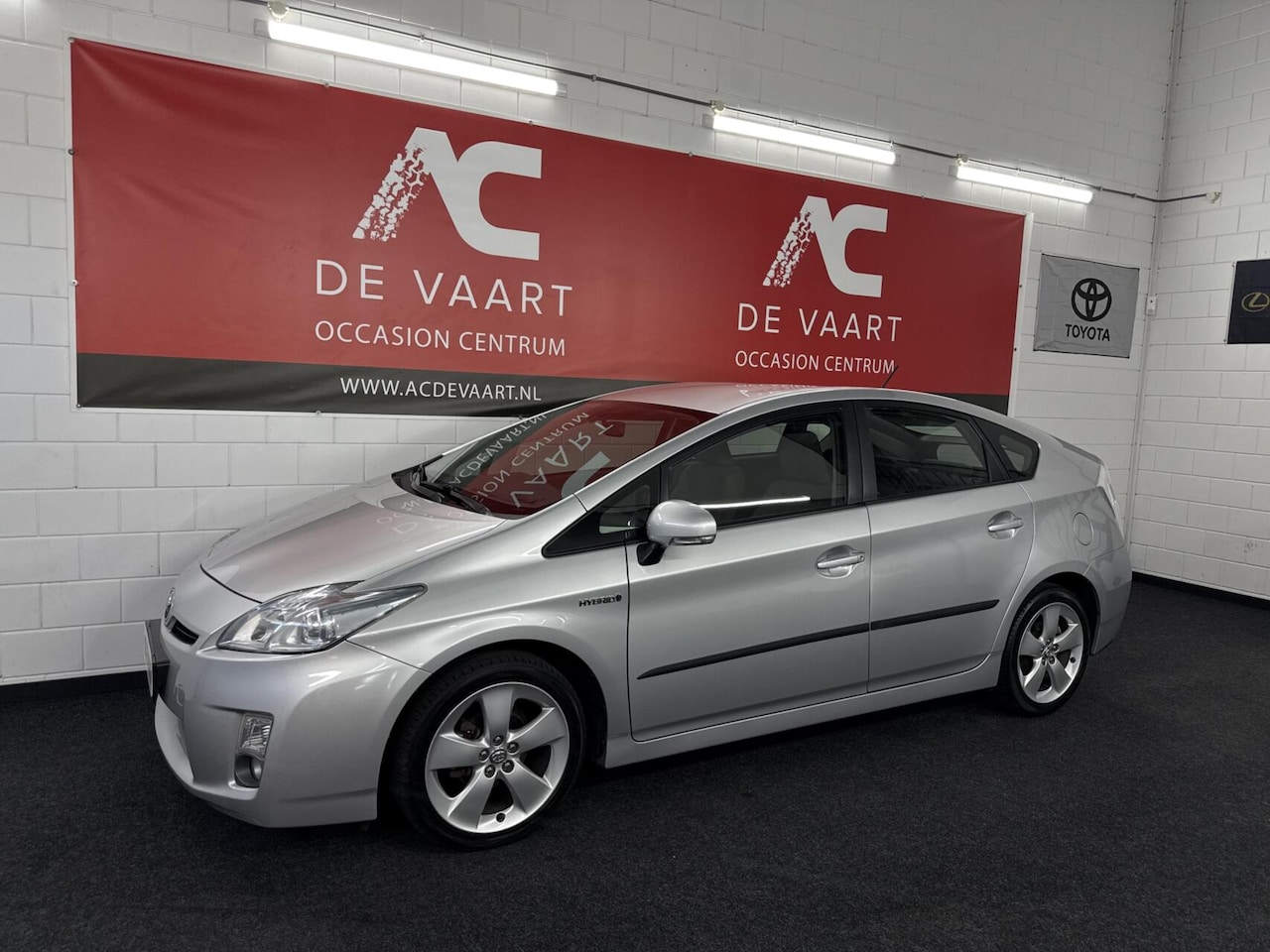 Toyota Prius - 1.8 Aspiration - HYBRIDE/CLIMA/CRUISE/NAP - AutoWereld.nl