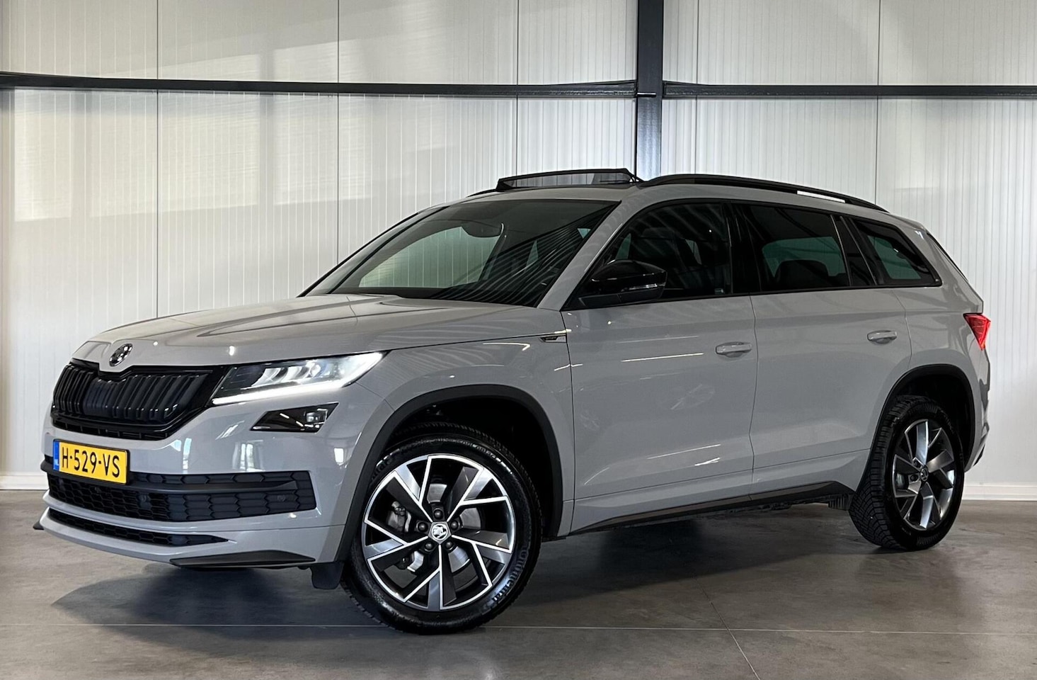 Skoda Kodiaq - 1.5 TSI Sportline Pano Virtual 7 Pers Trekhaak - AutoWereld.nl