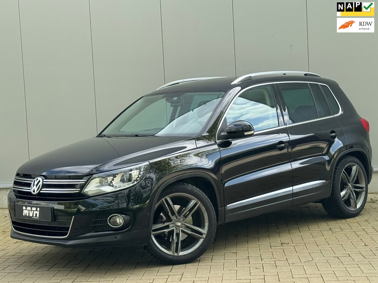 Volkswagen Tiguan - 2.0 TSI Sport&Style 4Motion - DSG - Navi - Camera - 19'' - Leder - LED - AutoWereld.nl