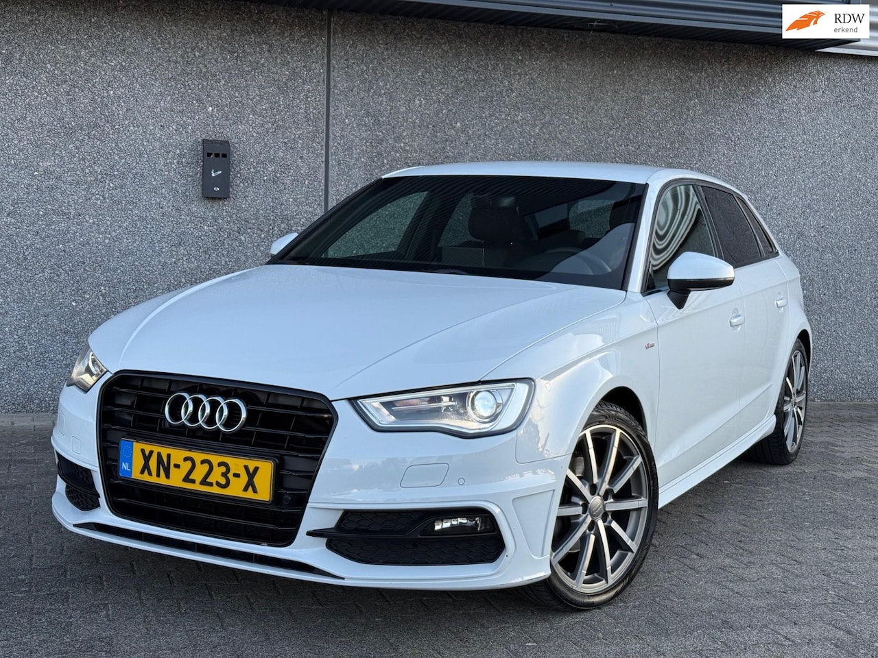 Audi A3 Sportback - 1.4 TFSI S-line Xenon Alcantara Navi - AutoWereld.nl