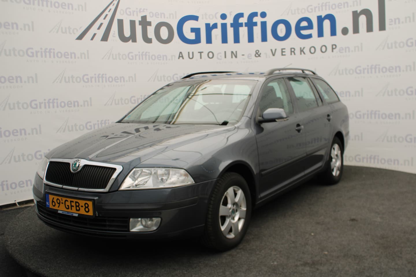 Skoda Octavia Combi - 2.0 TDI Elegance nette station met trekhaak - AutoWereld.nl