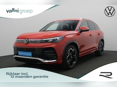 Volkswagen Tiguan - 1.5 eTSI 150 pk DSG R-Line Business | Trekhaak | Rondomzicht camera | Adaptief onderstel |