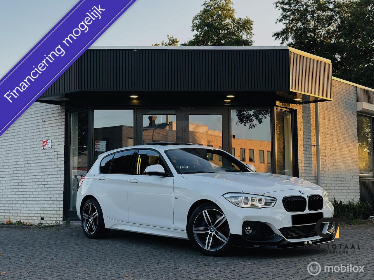 BMW 1-serie - 118i High Executive|PANO|KEYLESS|CARPLAY| - AutoWereld.nl