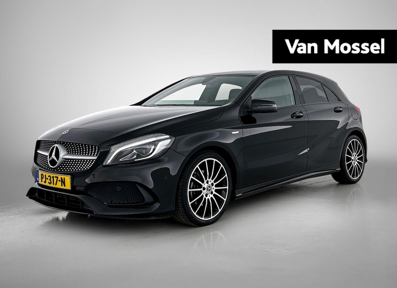 Mercedes-Benz A-klasse - 160 AMG PAKKET | PANORAMADAK | ACHTERUITRIJCAMERA | CRUISE CONTROL | AIRCO | LED VERLICHTI - AutoWereld.nl
