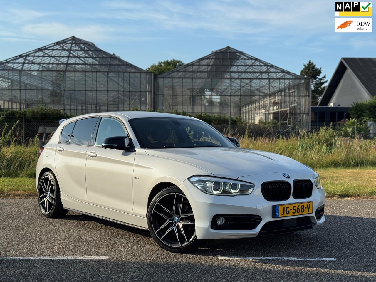 BMW 1-serie - 118i Centennial High Executive AUT | LED | Leder | Navi | Cruise | Keyless - AutoWereld.nl