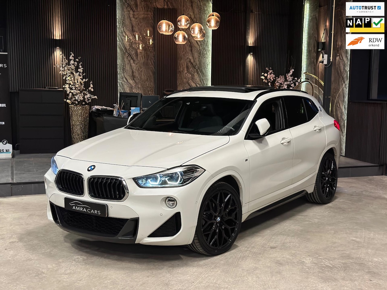 BMW X2 - SDrive18i|M Pakket|PANO|BOMVOL! - AutoWereld.nl