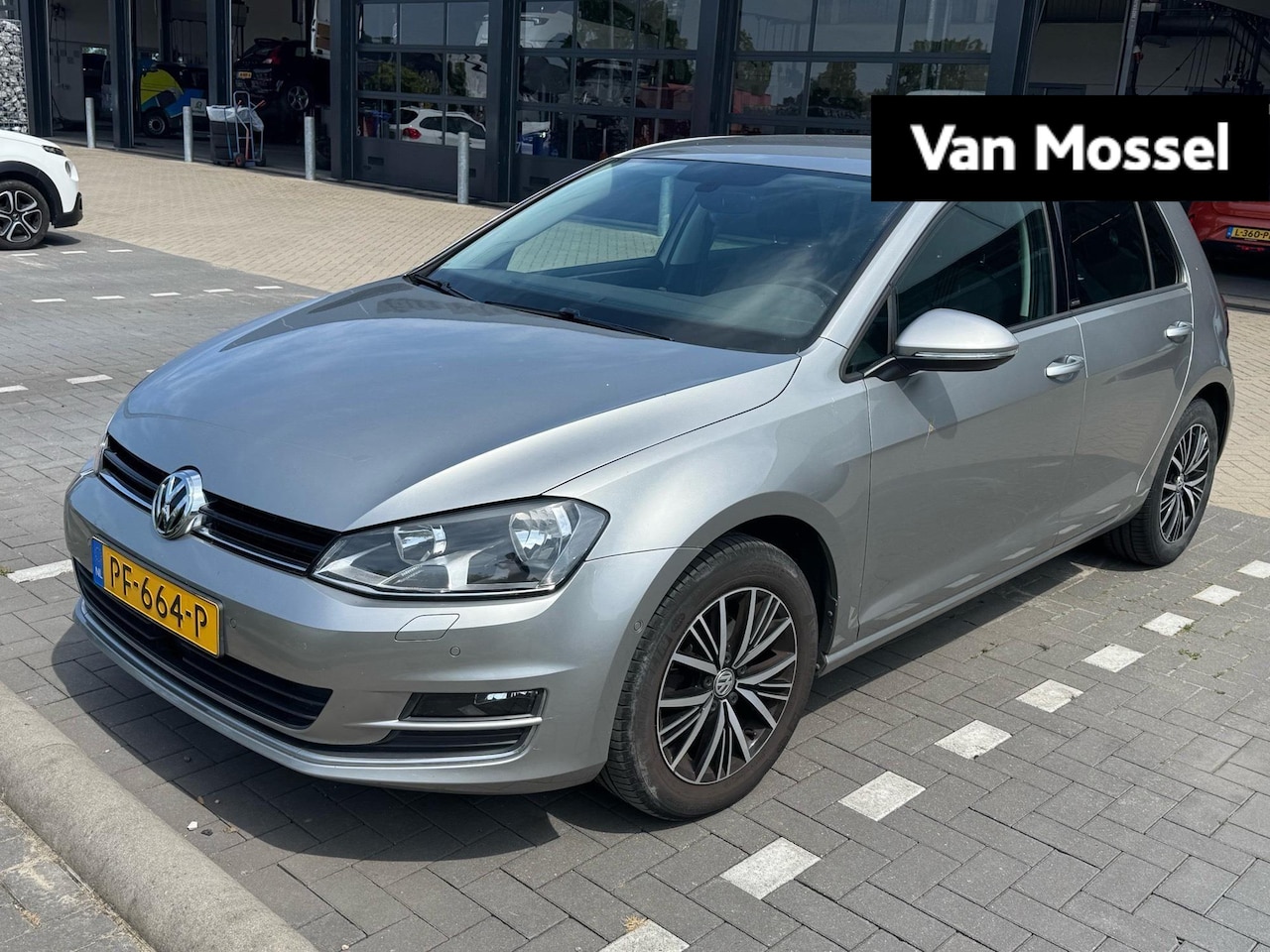 Volkswagen Golf - 1.2 TSI Connected Series 1.2 TSI Connected Series - AutoWereld.nl